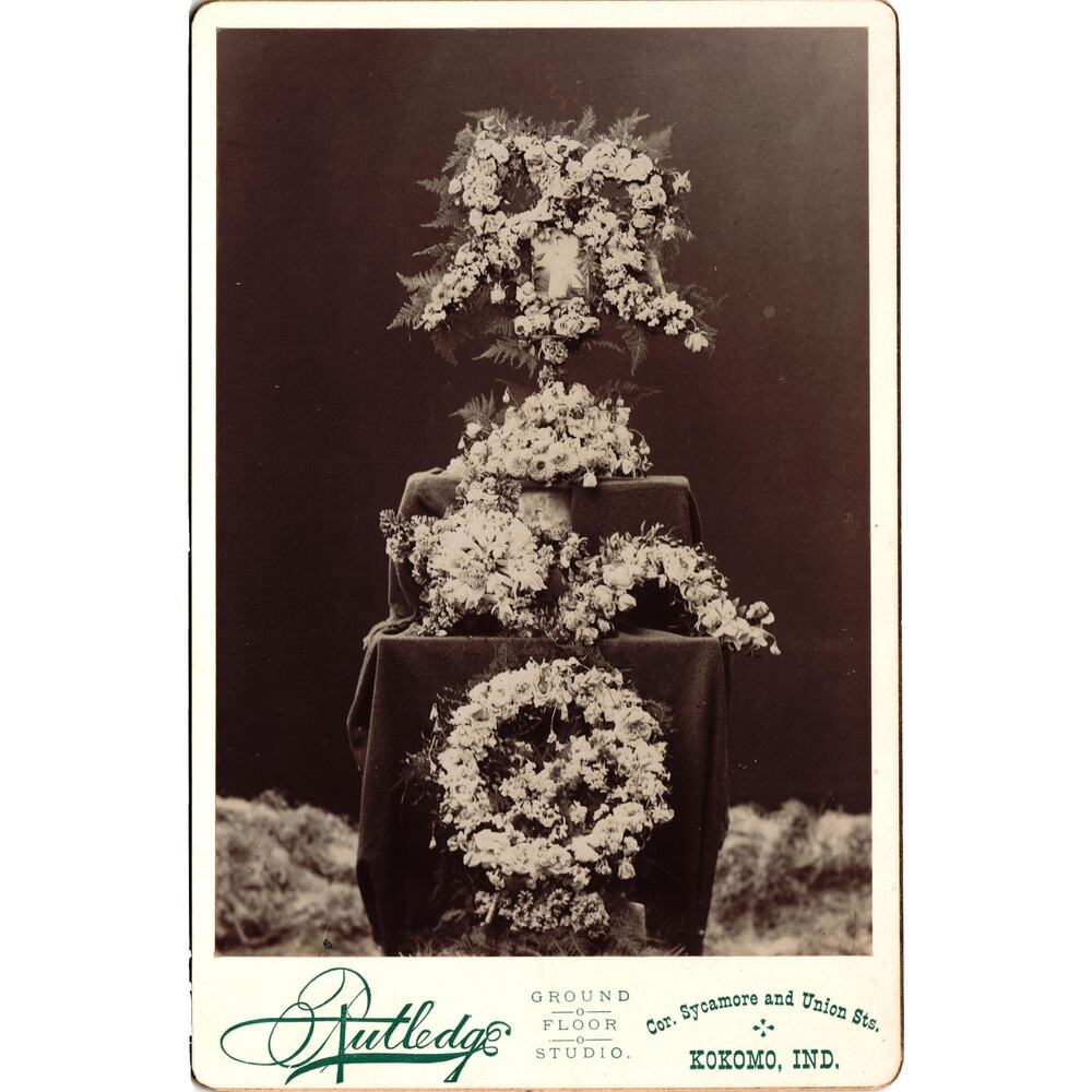 Memorial Flower Memoir Antique Cabinet Card Photo Rutledge Studio Kokomo IN‎